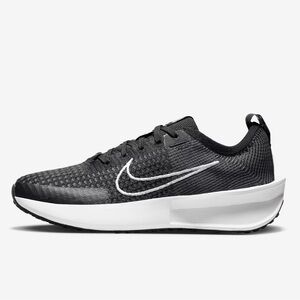 NIKE Women's Interact 8.5